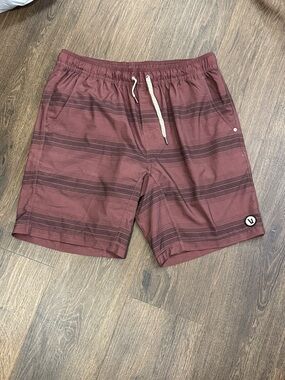 Vuori Mens Kore Shorts Sz M Canyon Block Athleisure Athletic Outdoor Workout